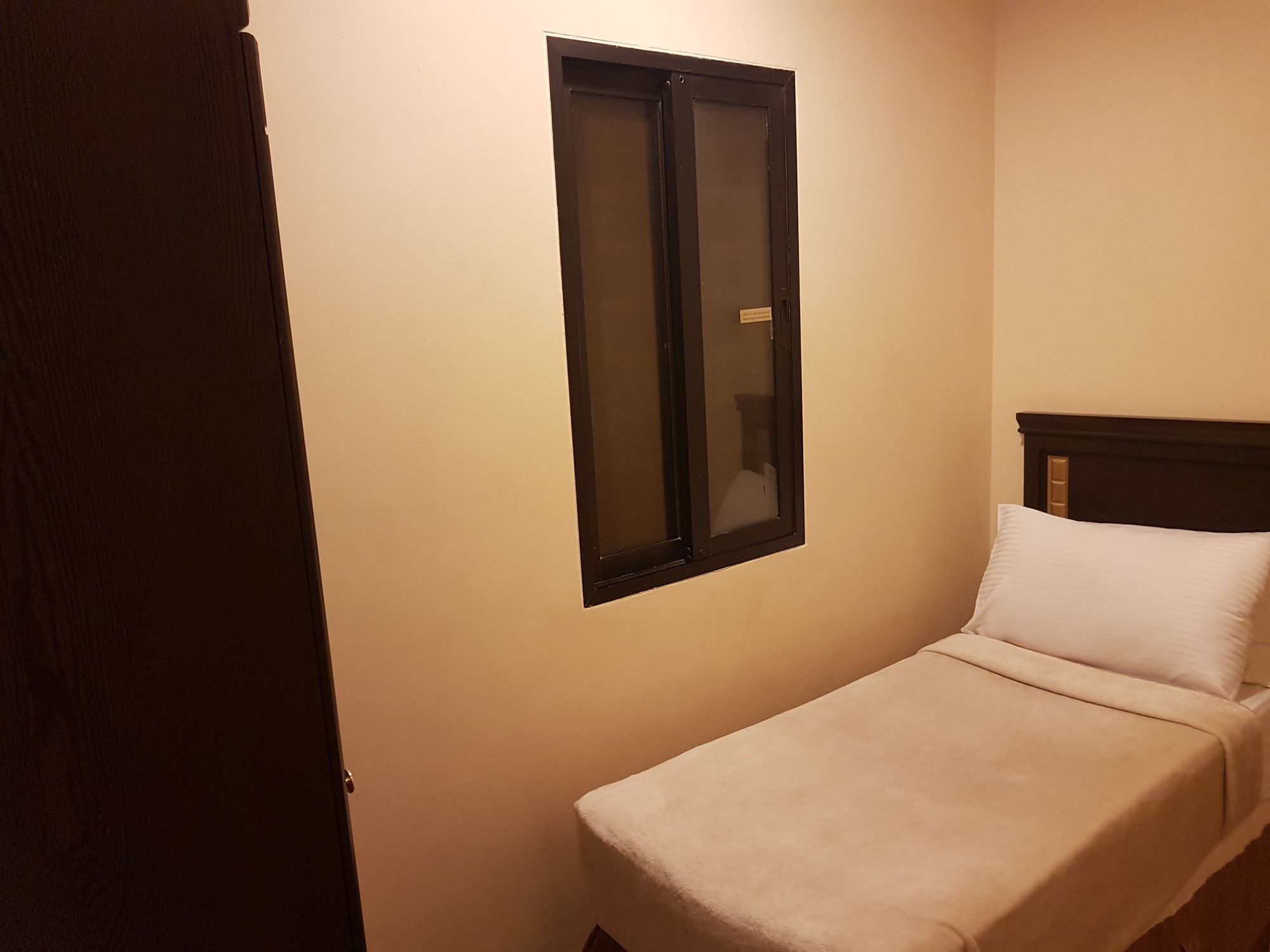 Taiba Suites Madinah Medina Exterior foto A room at the hotel