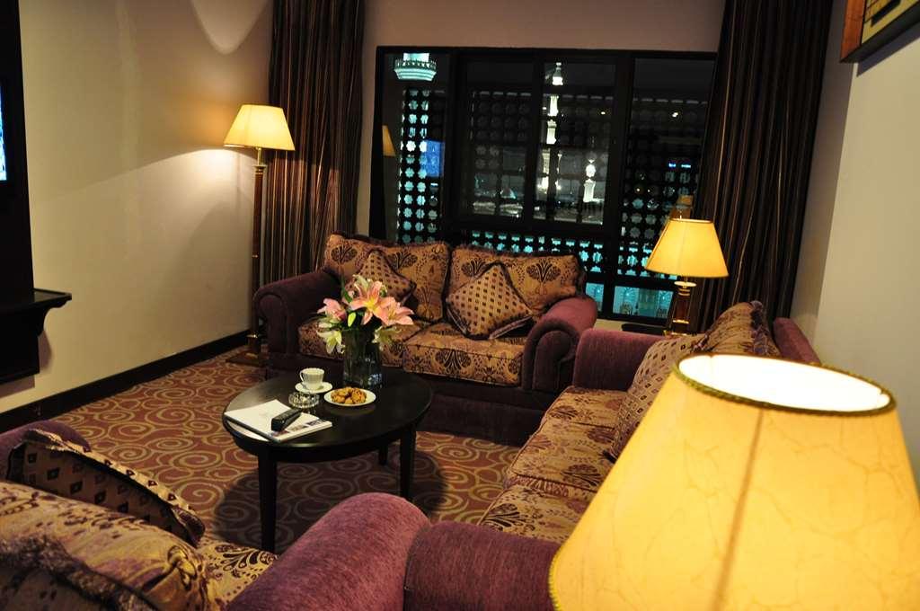 Taiba Suites Madinah Medina Cameră foto A suite at the hotel